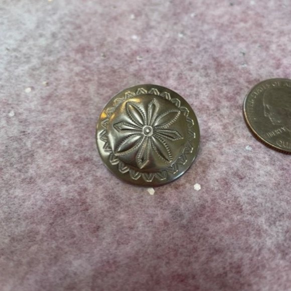 Very Nice Flower Design Silver Concho Button - Picture 4 of 6